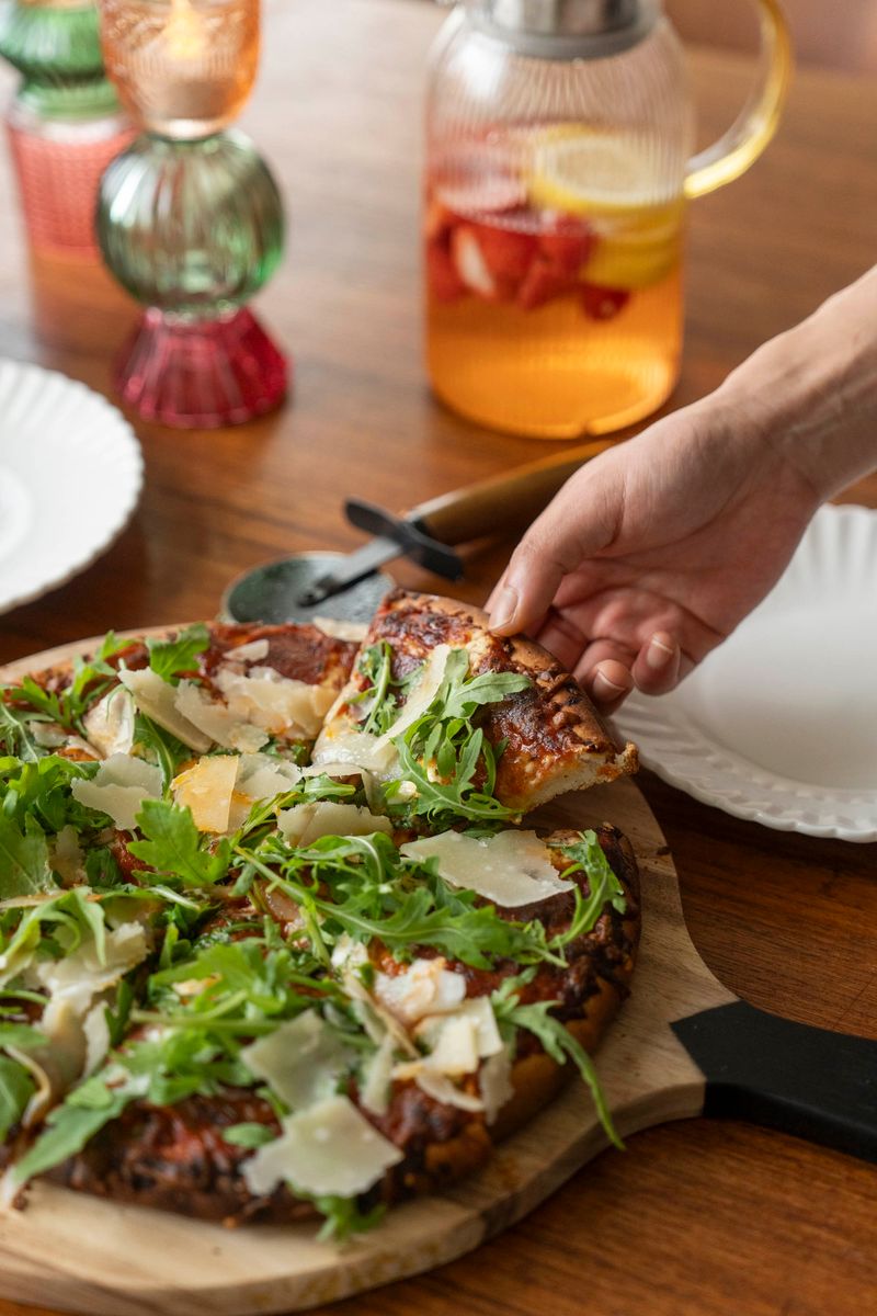 Pizzabricka med skärare