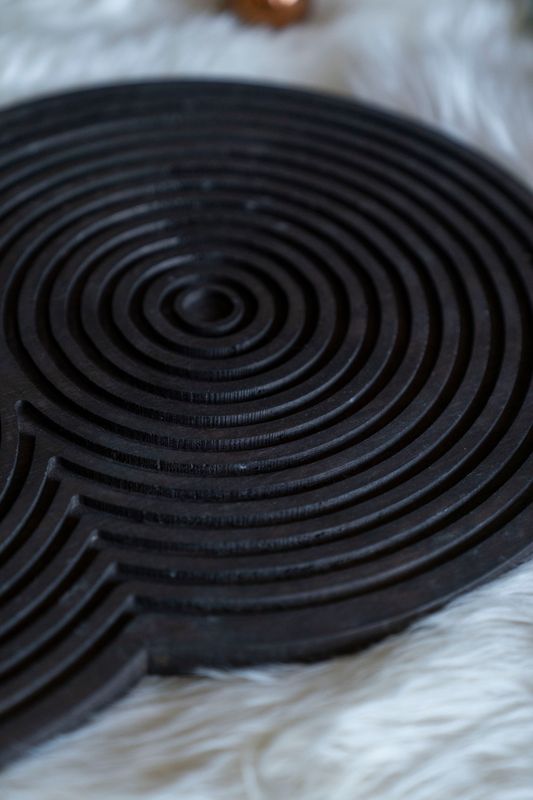 Bricka - Spiral Mörk - Version 2
