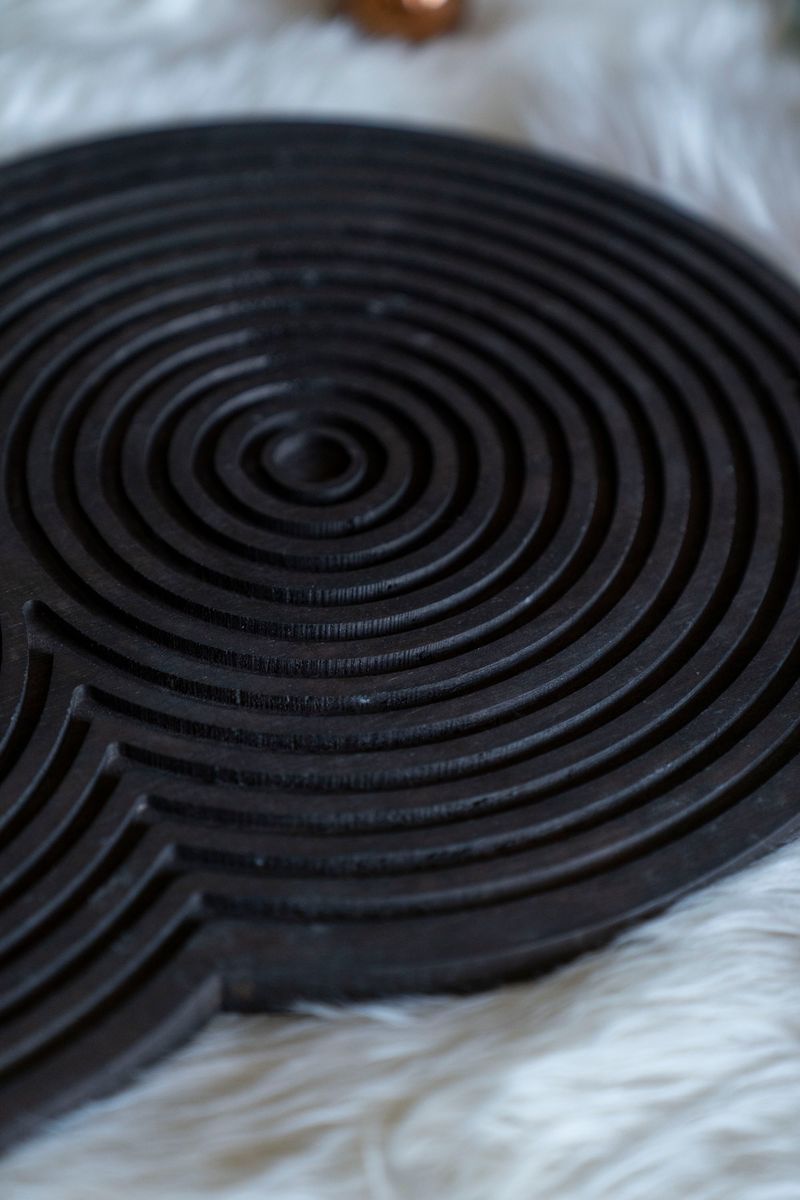 Bricka - Spiral Mörk - Version 2